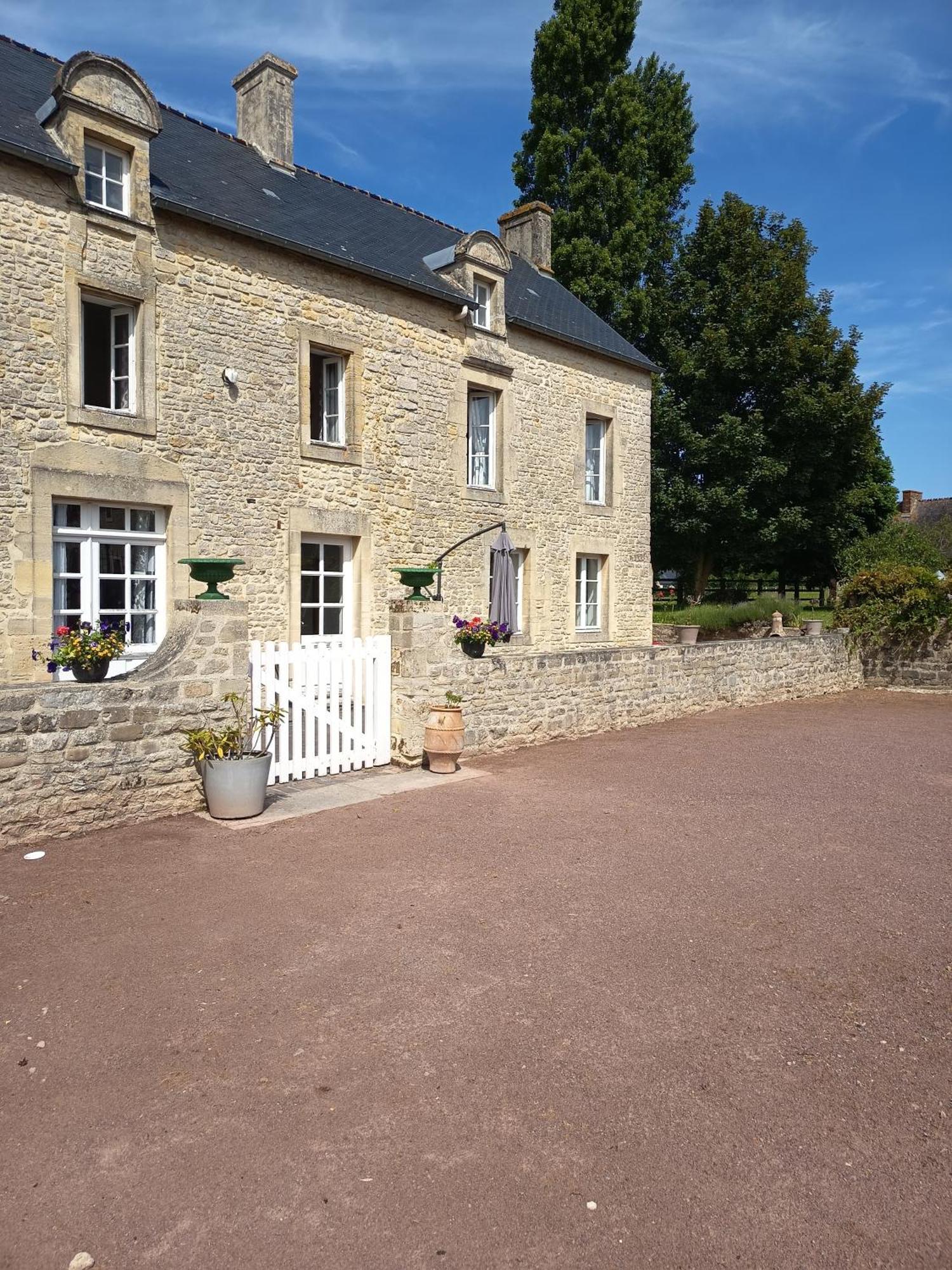 Maison De Charme Tour-en-Bessin Zewnętrze zdjęcie